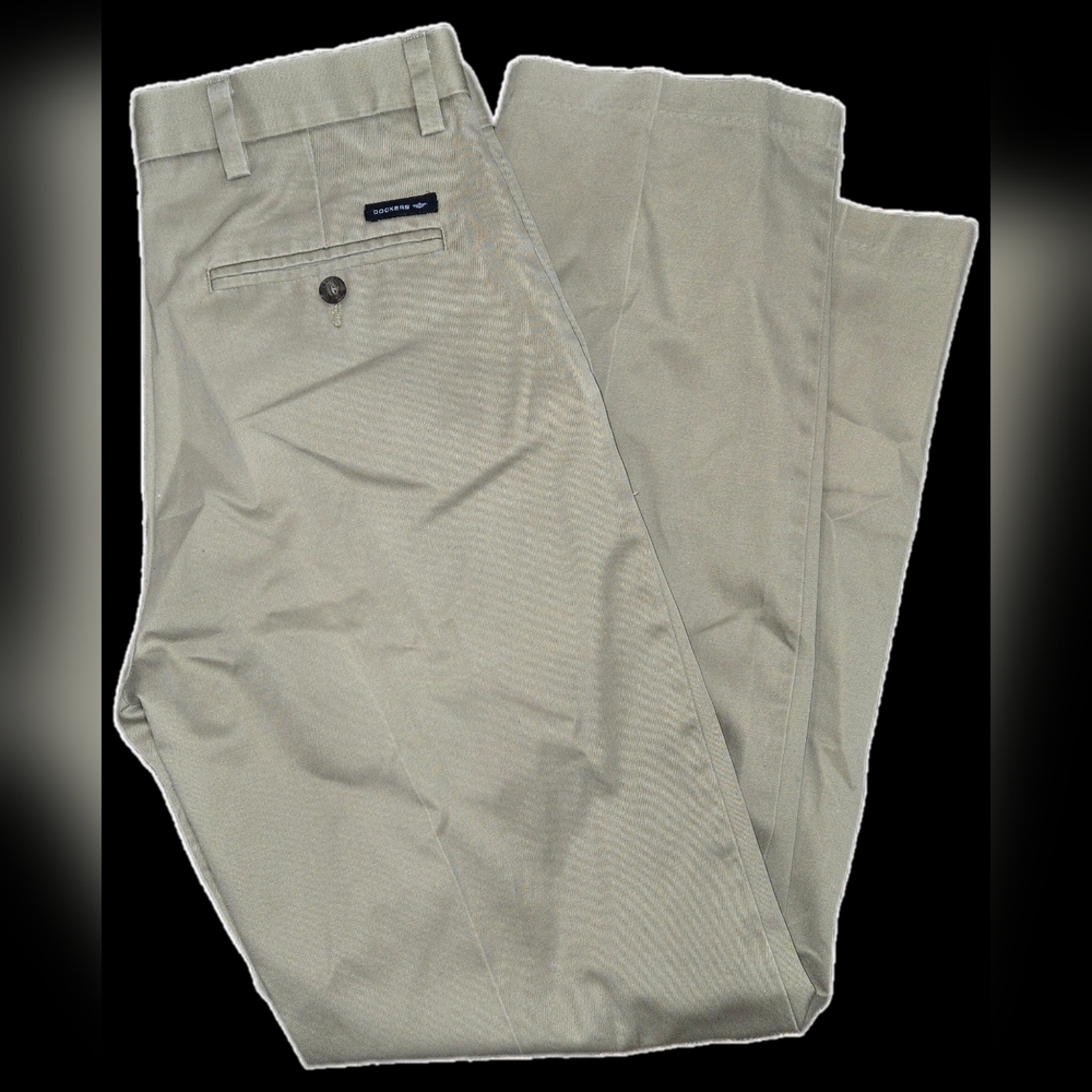 30x32 Dockers Easy Khaki D3 Classic Fit Pleated Pants